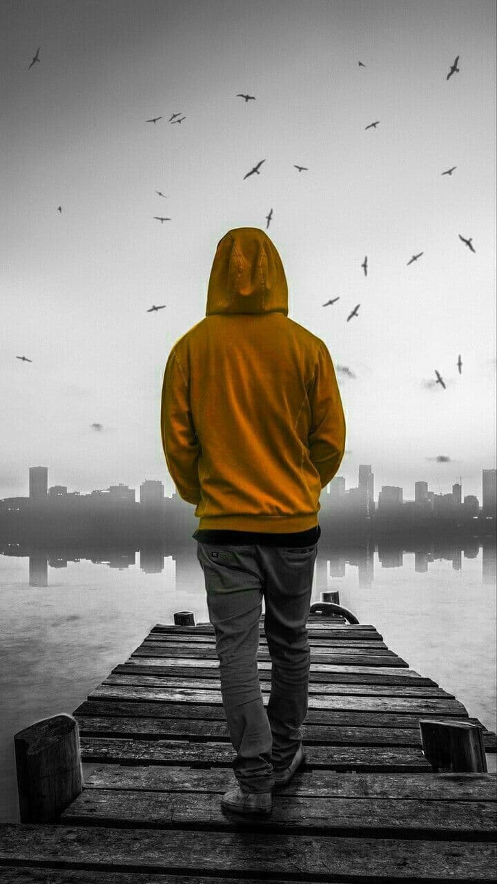 जब ग़म हुआ चढ़ा लीं दो बोतलें इकट्ठी
मुल्ला की दौड़ मस्जिद ‘अकबर’ की दौड़ भट्टी